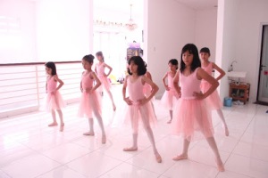 1373091381_525301259_1-Gambar--Les-ballet-untuk-anak-remaja-dan-dewasa-Calosa-Ballet