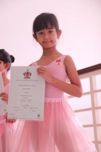 1373091381_525301259_2-Les-ballet-untuk-anak-remaja-dan-dewasa-Calosa-Ballet-Jakarta